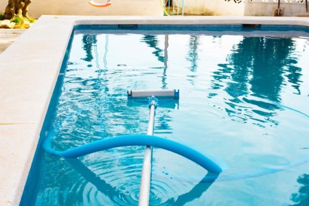 Rénovation de piscine, quelles solutions pour moderniser votre bassin ?